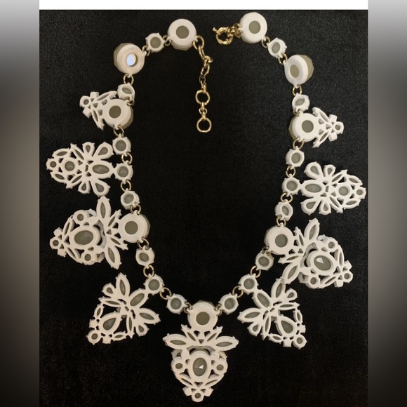 J. CREW Misty Faux Stone Statement Bib Gold Tone Necklace 20" - Picture 3 of 13